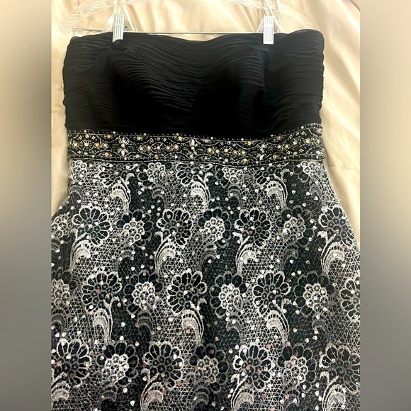 Tony Bowls Strapless Short Black with Silver Sequin Short Dress. Size 12. - Picture 11 of 11
